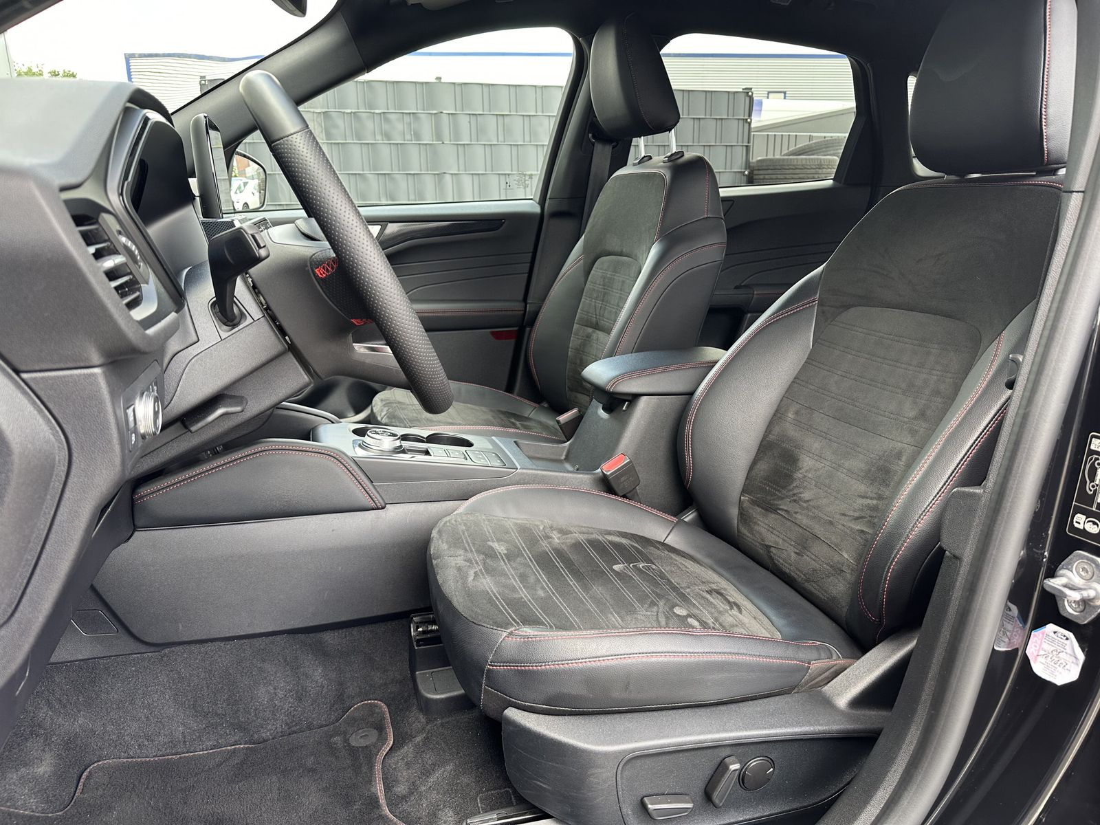 Fahrzeugabbildung Ford Kuga 2.5 Plug-In Hybrid ST-Line X NAV+LED+KAMERA