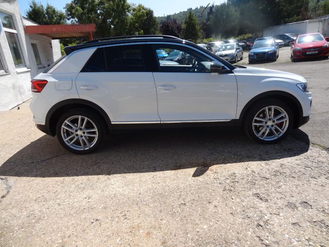 Fahrzeugabbildung Volkswagen T-Roc Sport 4Motion/1.Hd/AHK/42.500km/