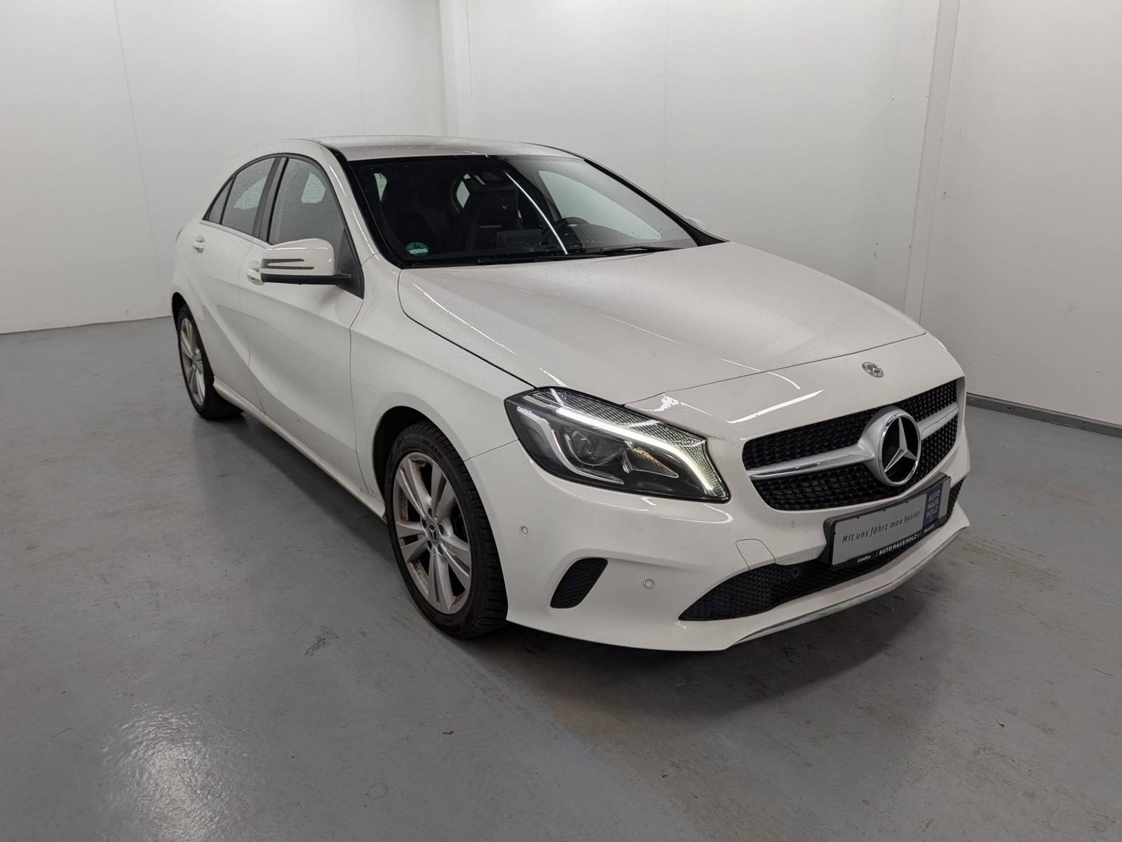 Mercedes-Benz A 180 1.6 Urban Navi LED Klima SHZ