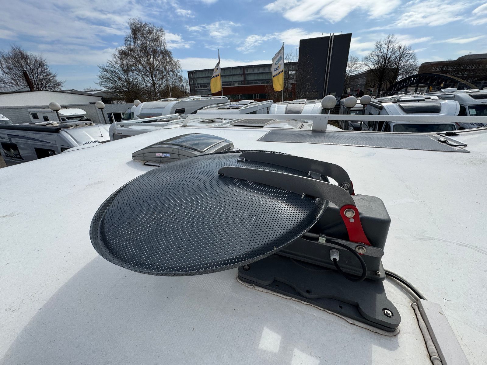 Fahrzeugabbildung Ahorn ALASKA TE PLUS AUTOMATIK SOLAR TV LUFTFEDERUNG