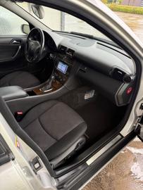 صورة 8 لـ 2004 Mercedes-BENZ C 180