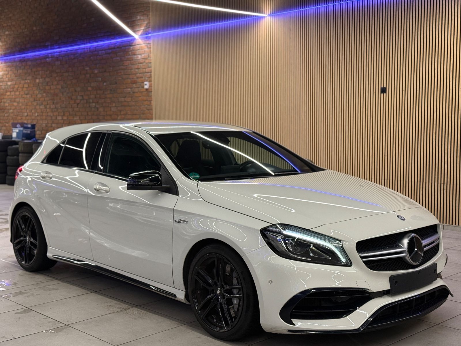 MERCEDES-BENZ A 45 AMG 4Matic*PERF. AGA*R-KAM*NIGHT*S-HEFT