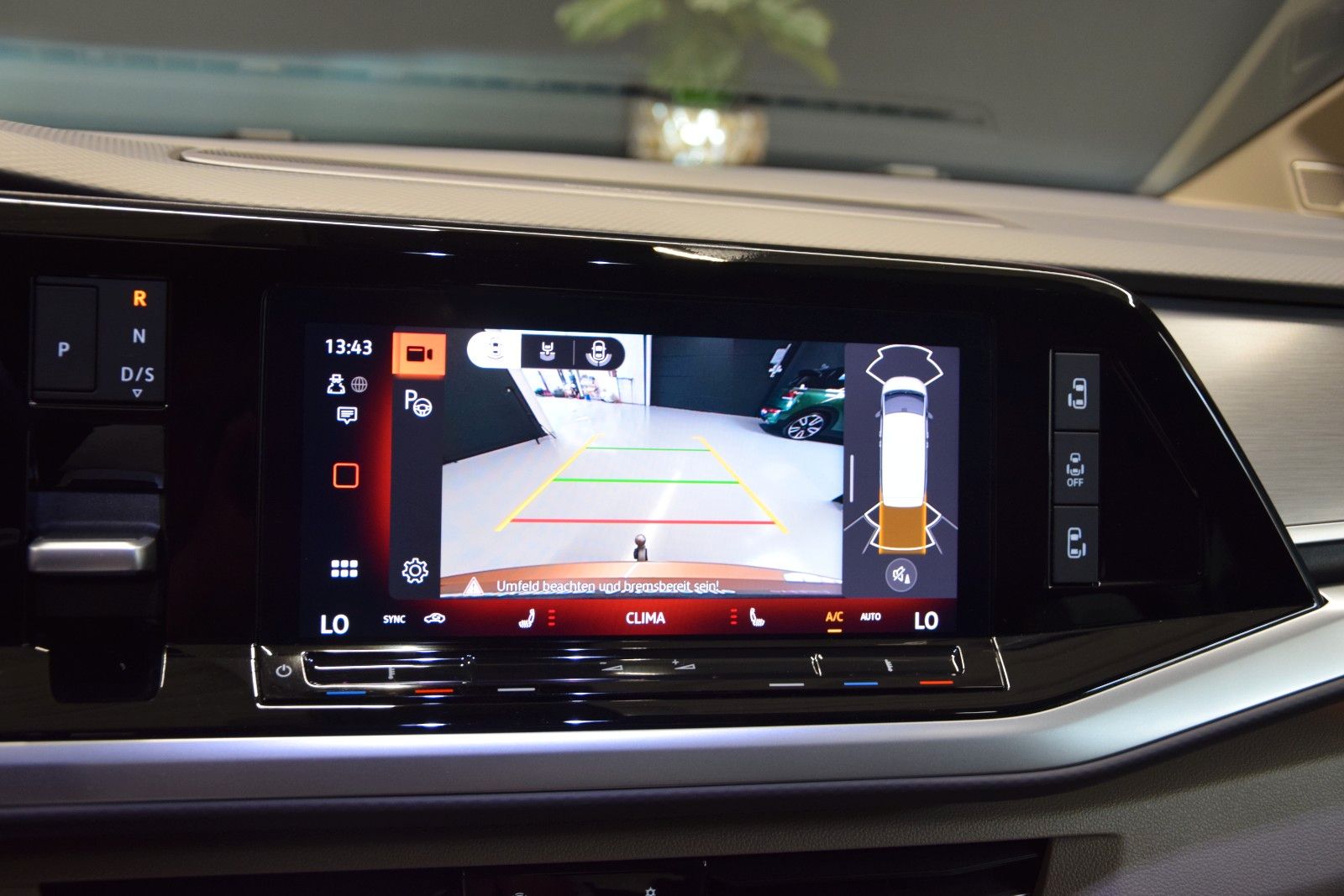 Fahrzeugabbildung Volkswagen T7 Multivan Style Pano HuD AHK vis-avis STHZ H&k