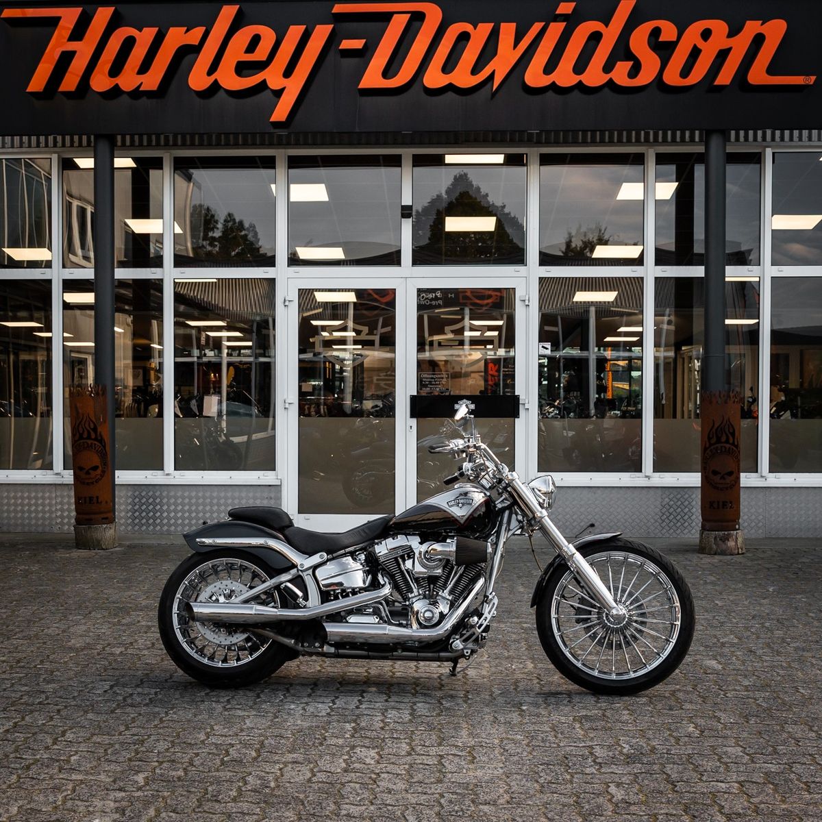 Fahrzeugabbildung Harley-Davidson CVO BREAKOUT FXSBSE -Jekill&Hyde