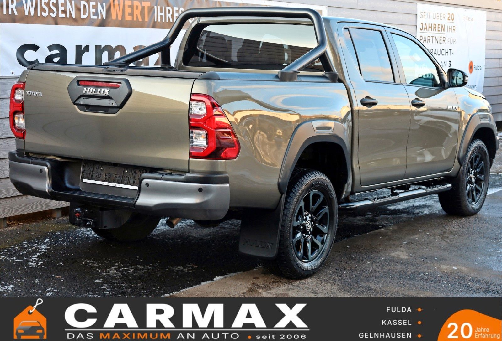 Fahrzeugabbildung Toyota Hilux 2.8 D-4D Invincible, Rollbügel, Rollo, AHK