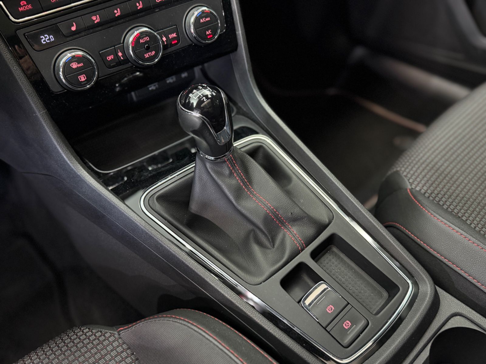 Fahrzeugabbildung SEAT Leon ST FR |RF-CAM|2.HAND