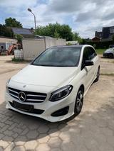 Mercedes-Benz B180  Zirrusweiß, Automatik, PDC, Navi, Panorama - Mercedes-Benz B 180 Gebrauchtwagen in Hamburg