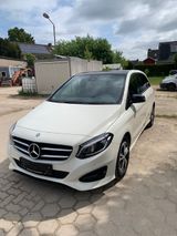 Mercedes-Benz B180  Zirrusweiß, Automatik, PDC, Navi, Panorama - Mercedes-Benz B 180 in Hamburg