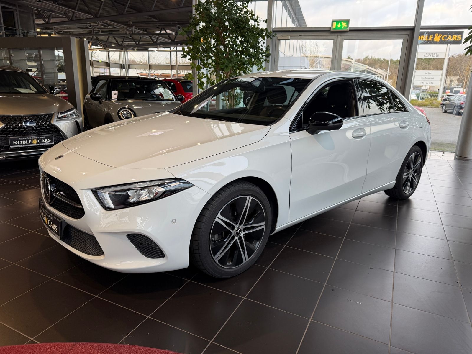 Fahrzeugabbildung Mercedes-Benz A 200 Limousine Progressive NIGHT 360° DIST