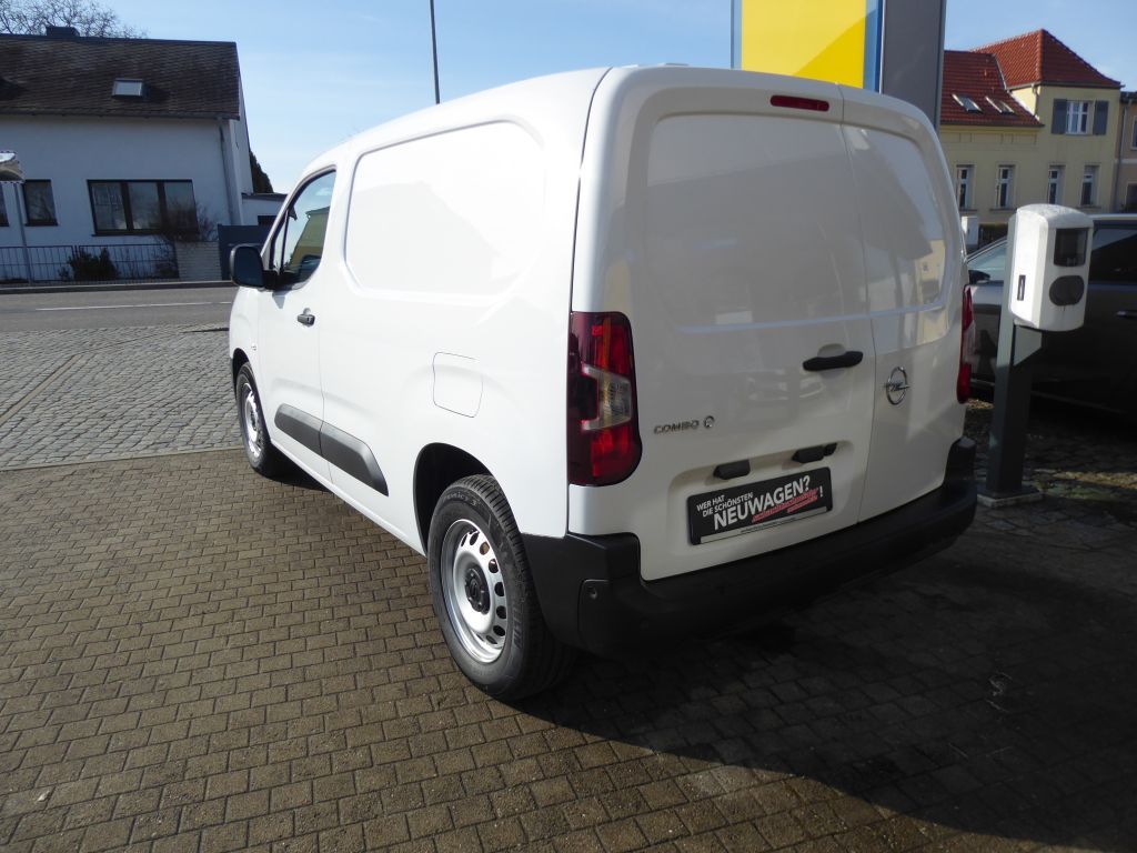 Fahrzeugabbildung Opel Combo-e Cargo (50-kWh)
