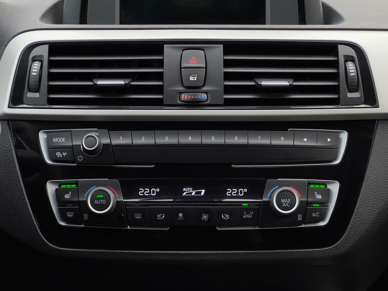 Fahrzeugabbildung BMW 118i Advantage SHZ PDC Temp. Lim. LED 2Z-Klima