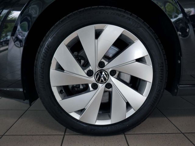 Fahrzeugabbildung Volkswagen Golf VIII Variant Style 2.0 TDI DSG LED RFK ACC