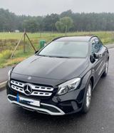Mercedes-Benz GLA 180 - 2. Hd, Top-Zustand - Mercedes-Benz GLA 180 in Hamburg