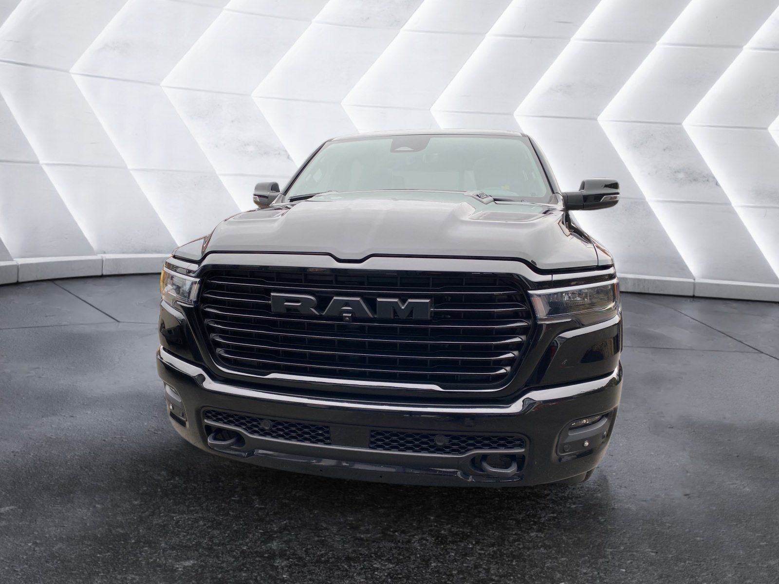 Dodge RAM 1500 Laramie Night Premium Crew Cab HUD AHK imagem 3