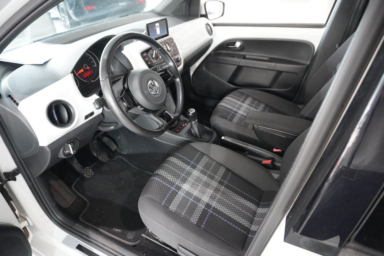 Fahrzeugabbildung Volkswagen up! 1.0 CLUB 5-TÜR NAVI/SPORT/PANO./SHZ/PDC/TEMP
