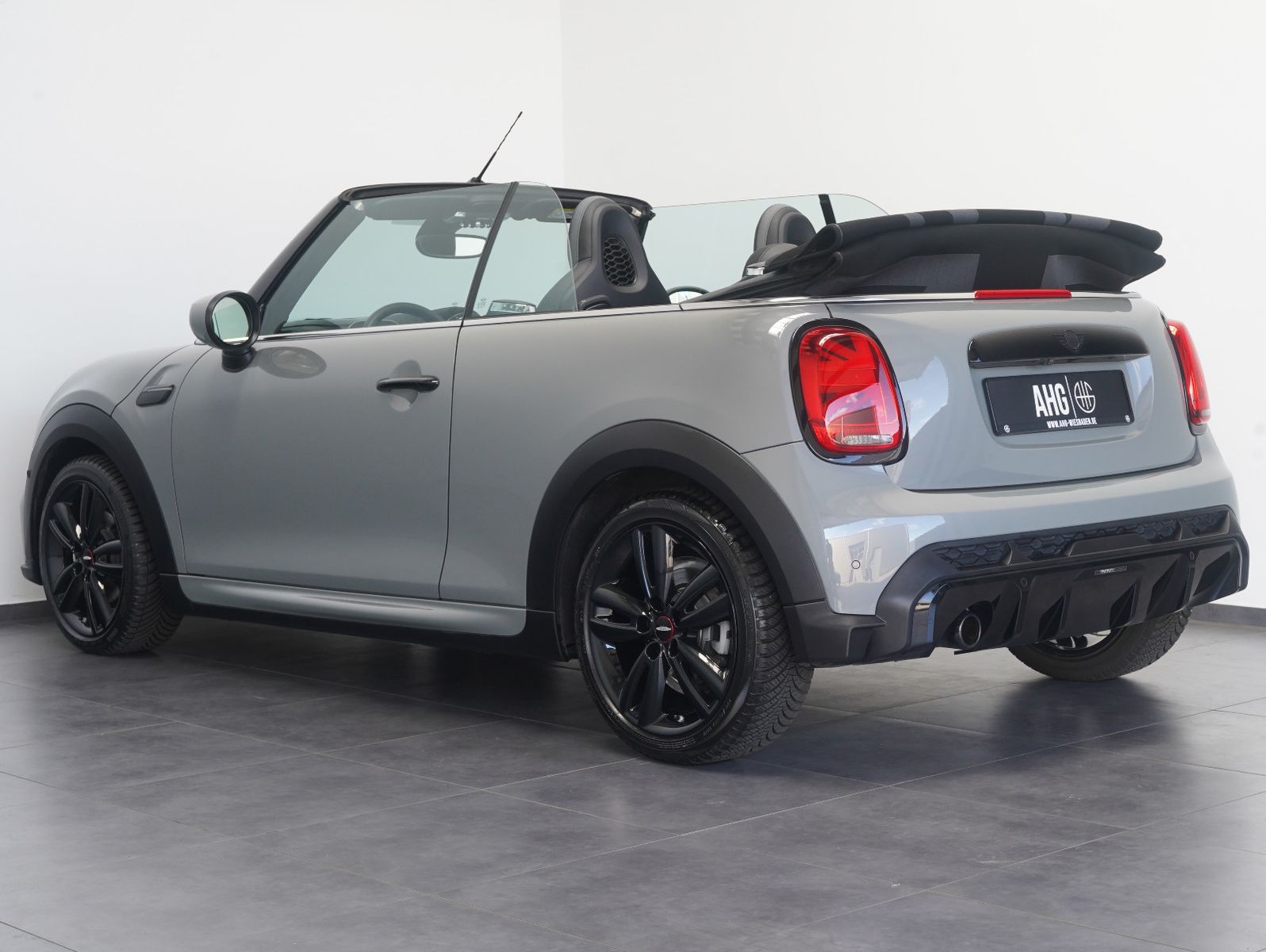 Fahrzeugabbildung MINI Cooper Cabrio John Cooper Works Trim MINI YOURS
