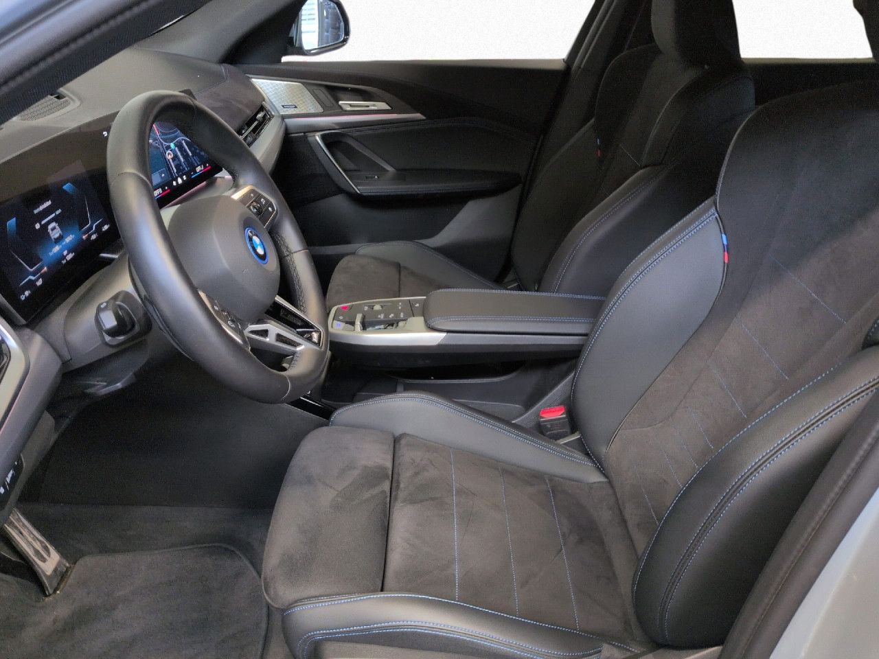 BMW iX2 - Bild 13