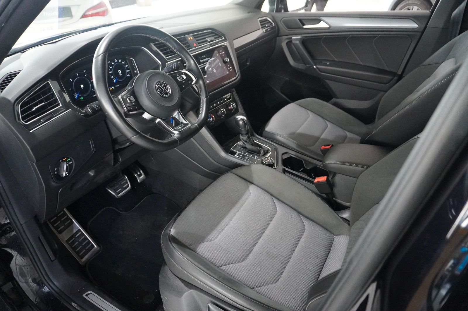 Fahrzeugabbildung Volkswagen Tiguan Allspace 2.0D R-LINE 4M NAVI/SH/SPORT/AHK
