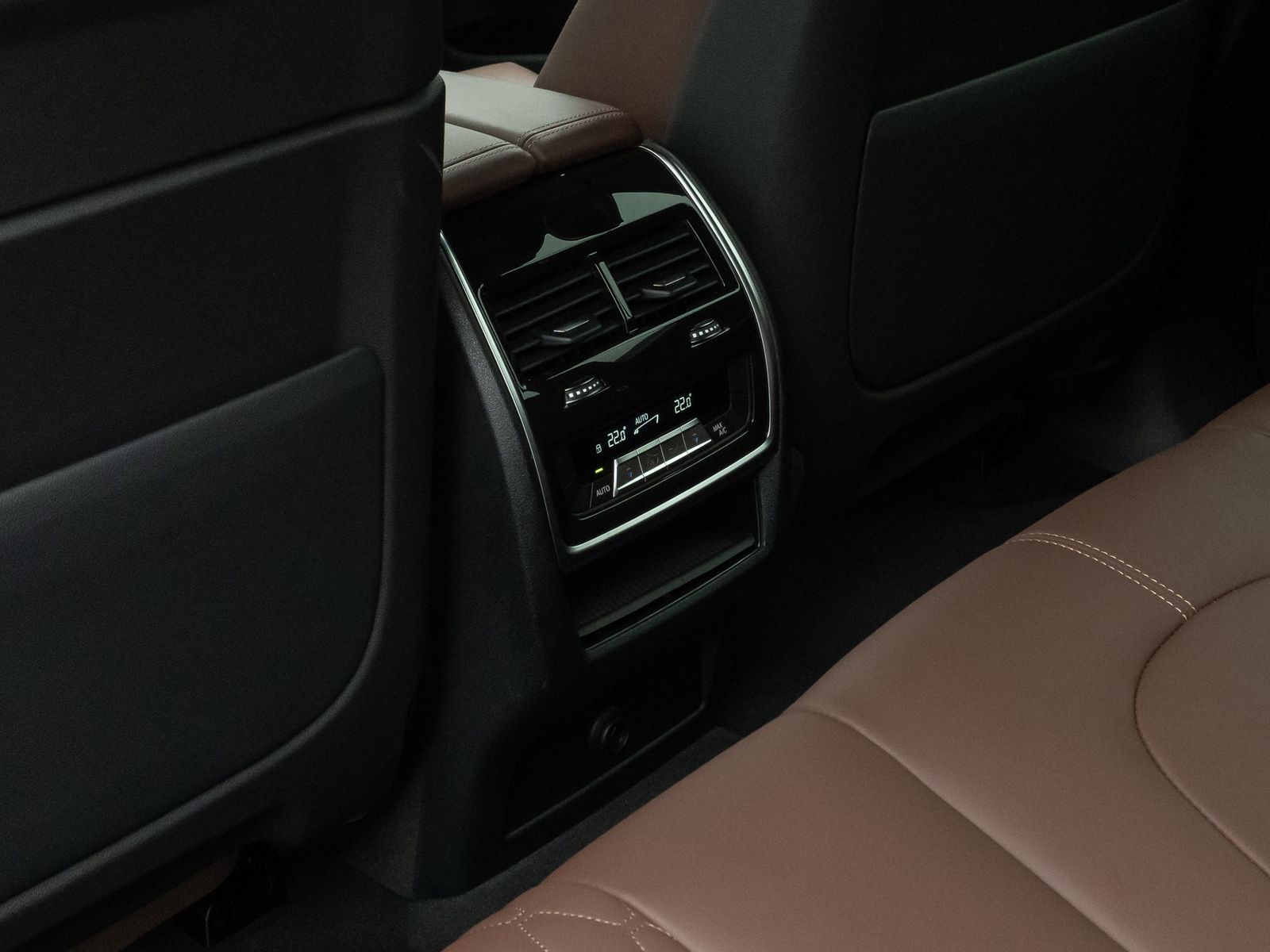 Fahrzeugabbildung BMW X5 xD30d M Sport Laser DAB HiFi AHK DiplayKey