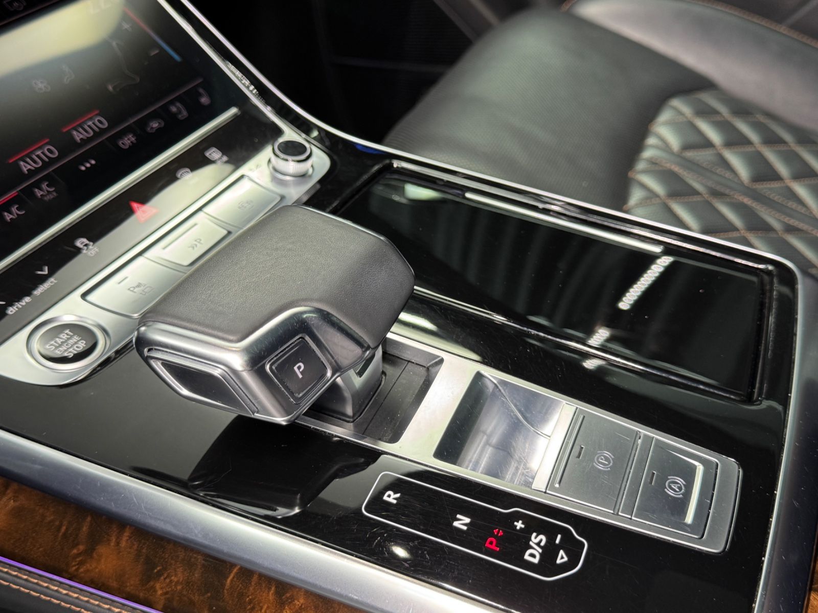 Fahrzeugabbildung Audi Q8 55 TFSI e quattro|B/O|EXCLUSIVE|RS-SITZE|VOLL