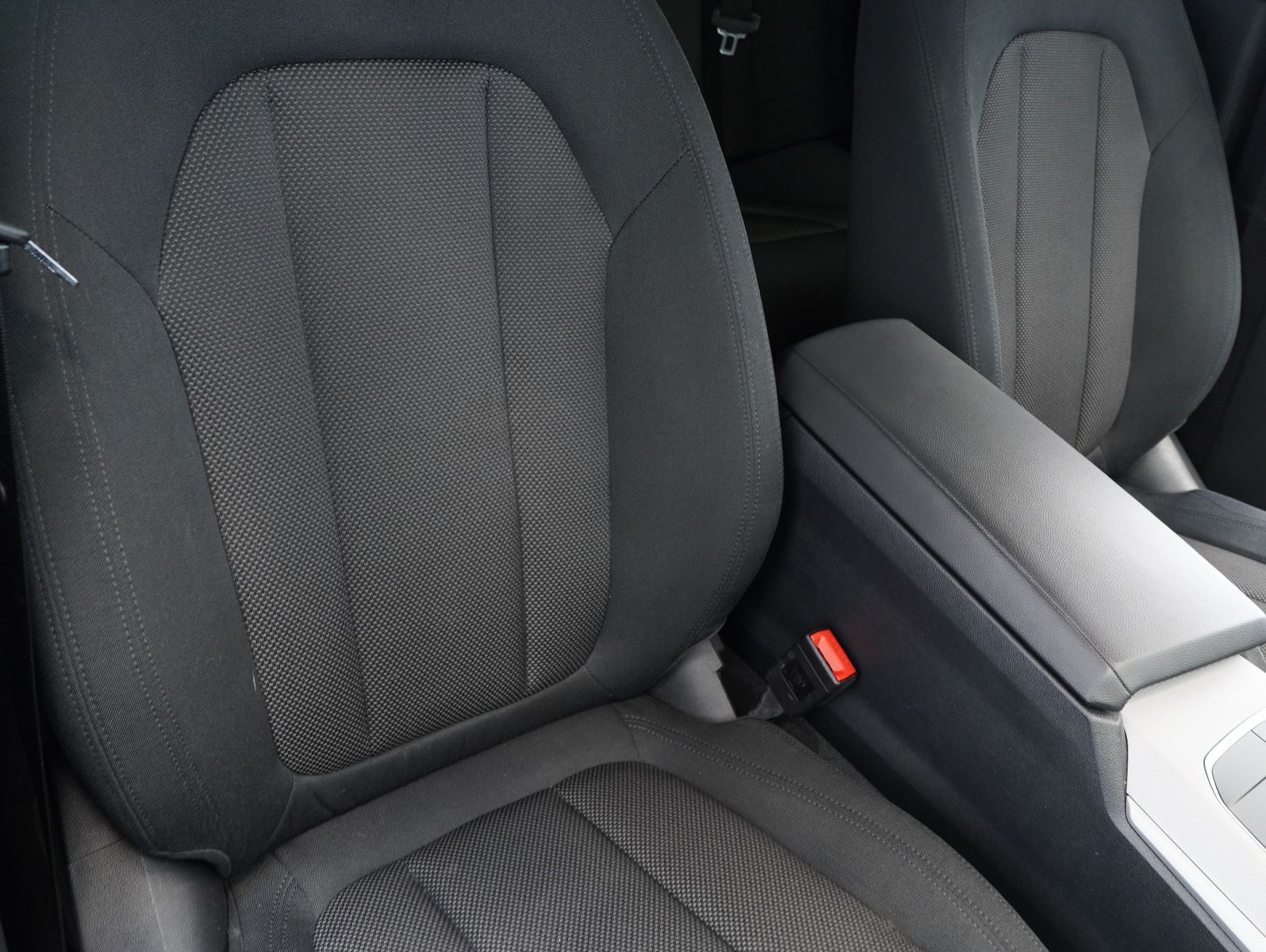 Fahrzeugabbildung BMW 320 d xDrive Touring LCI/CURVED/AHK