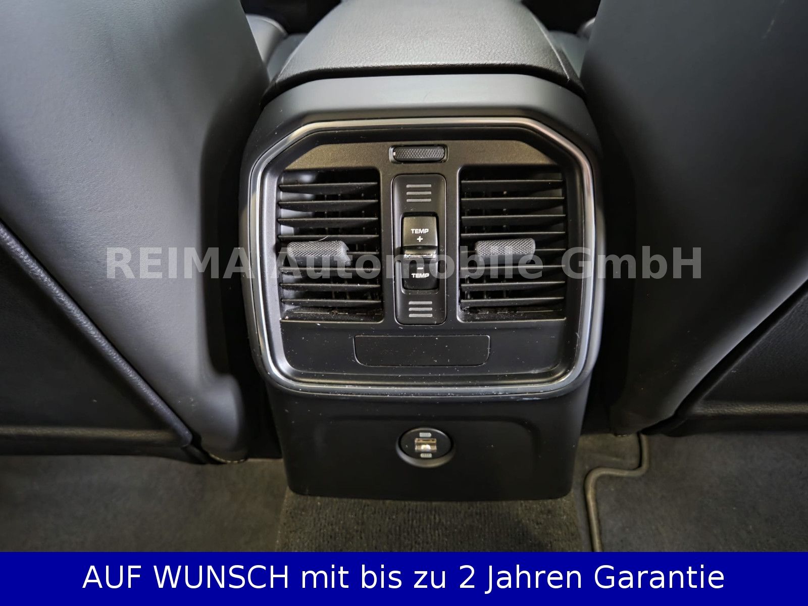 Fahrzeugabbildung Porsche Macan 2,0i, , LED, Standheizung, Luft, Pano