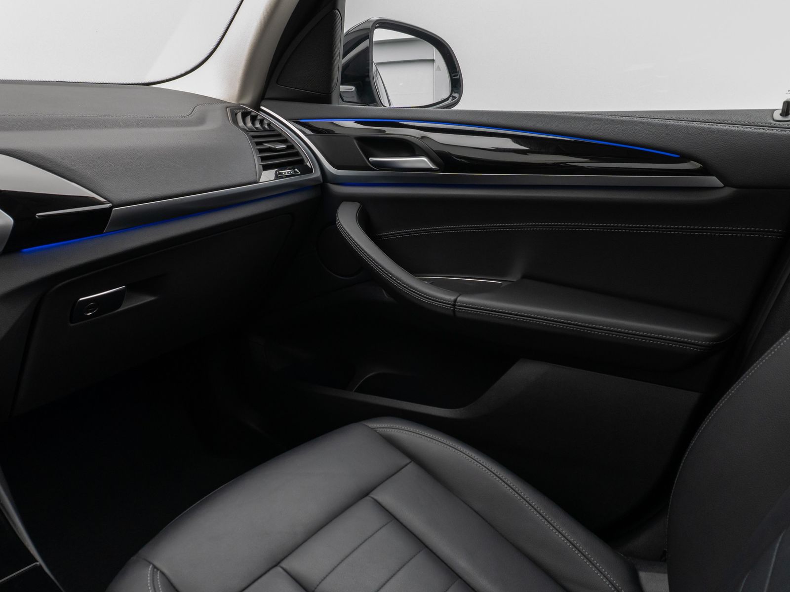 Fahrzeugabbildung BMW X3 xD30d LuxuryLine 360°HUD DAB HiFi AHK Komfort