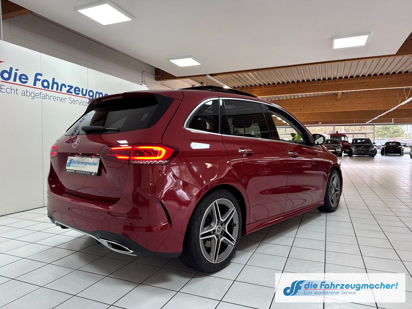 Fahrzeugabbildung Mercedes-Benz B 200 Sportpaket AHK-klappbar El. Panodach Navi