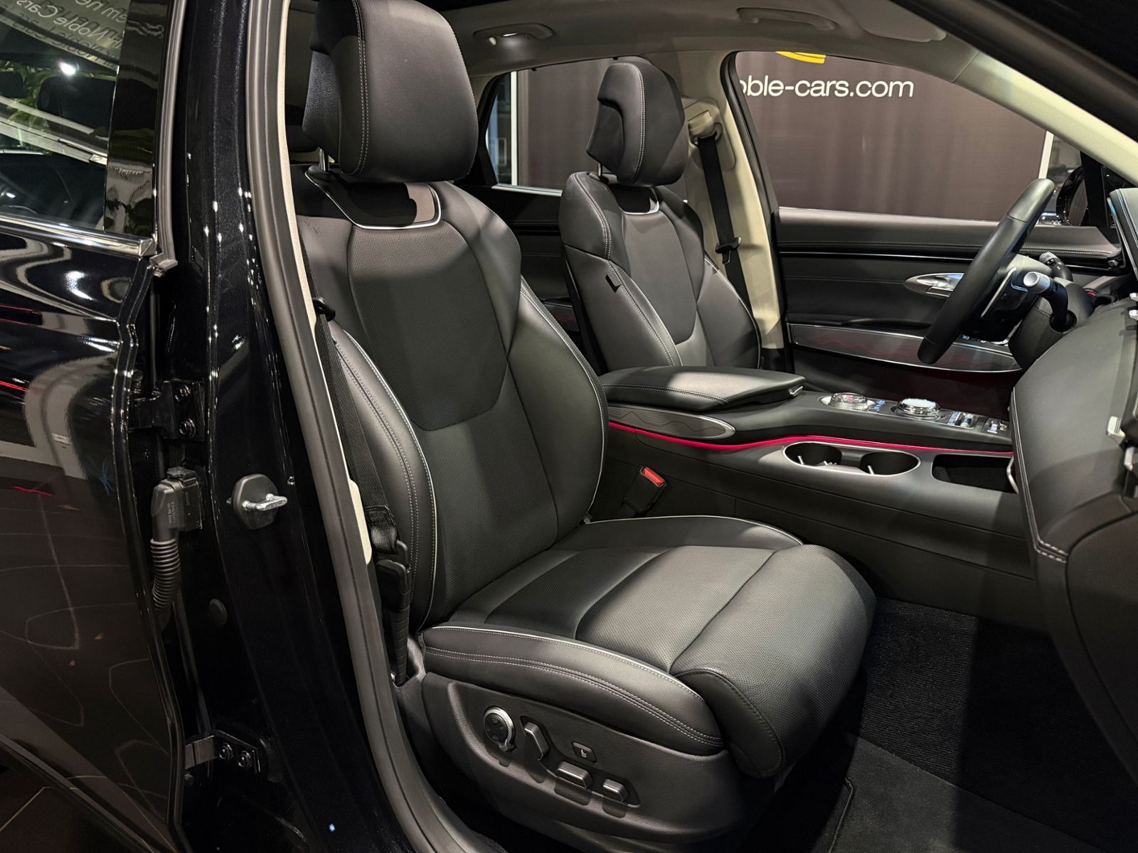 Fahrzeugabbildung Genesis GV70 Luxury 4WD PANO 360° HUD LED