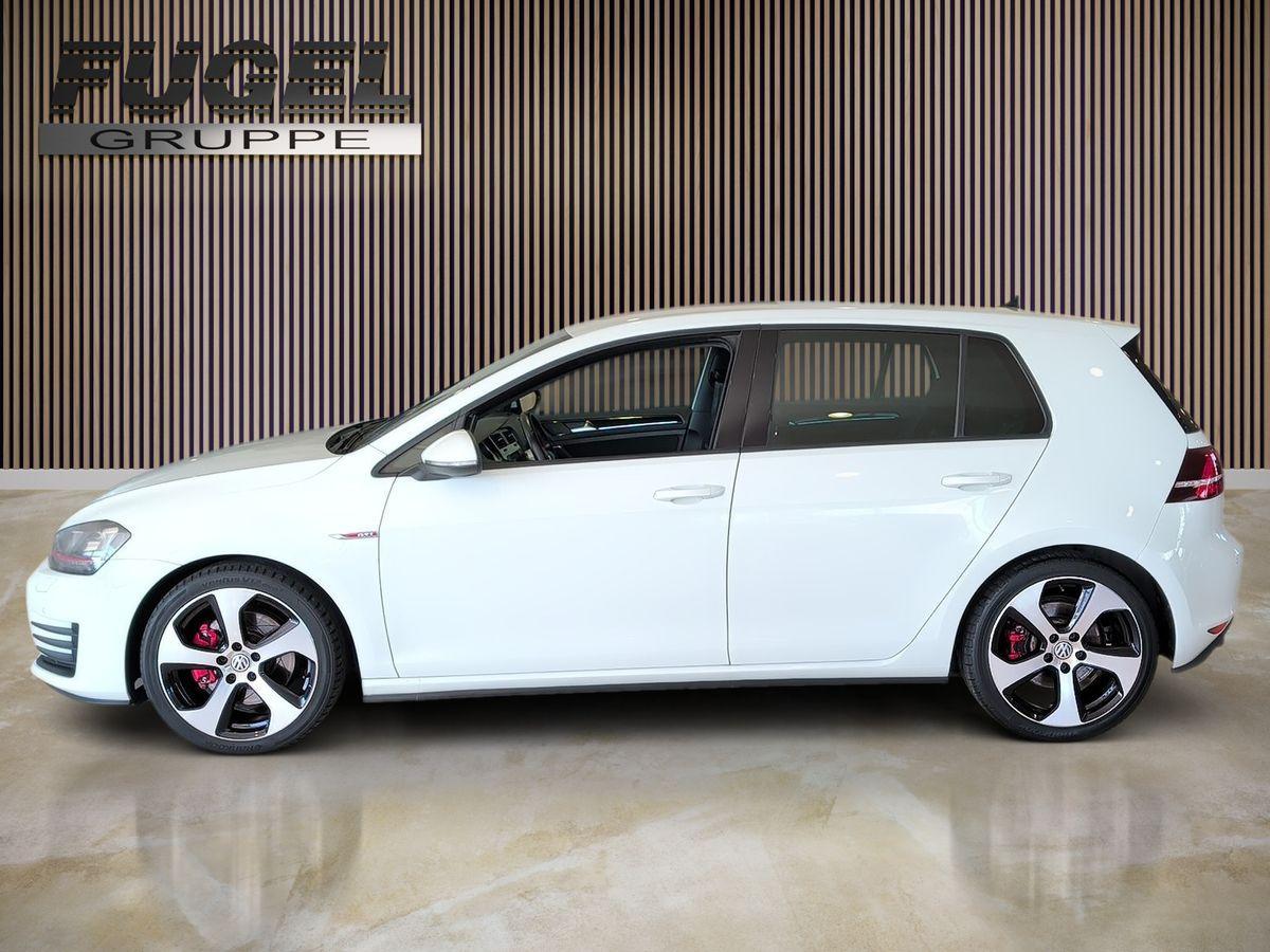 Volkswagen Golf 7 GTI 220 ch • 5 portes • Boîte manuelle 6 • GPS • Xénon • 18"