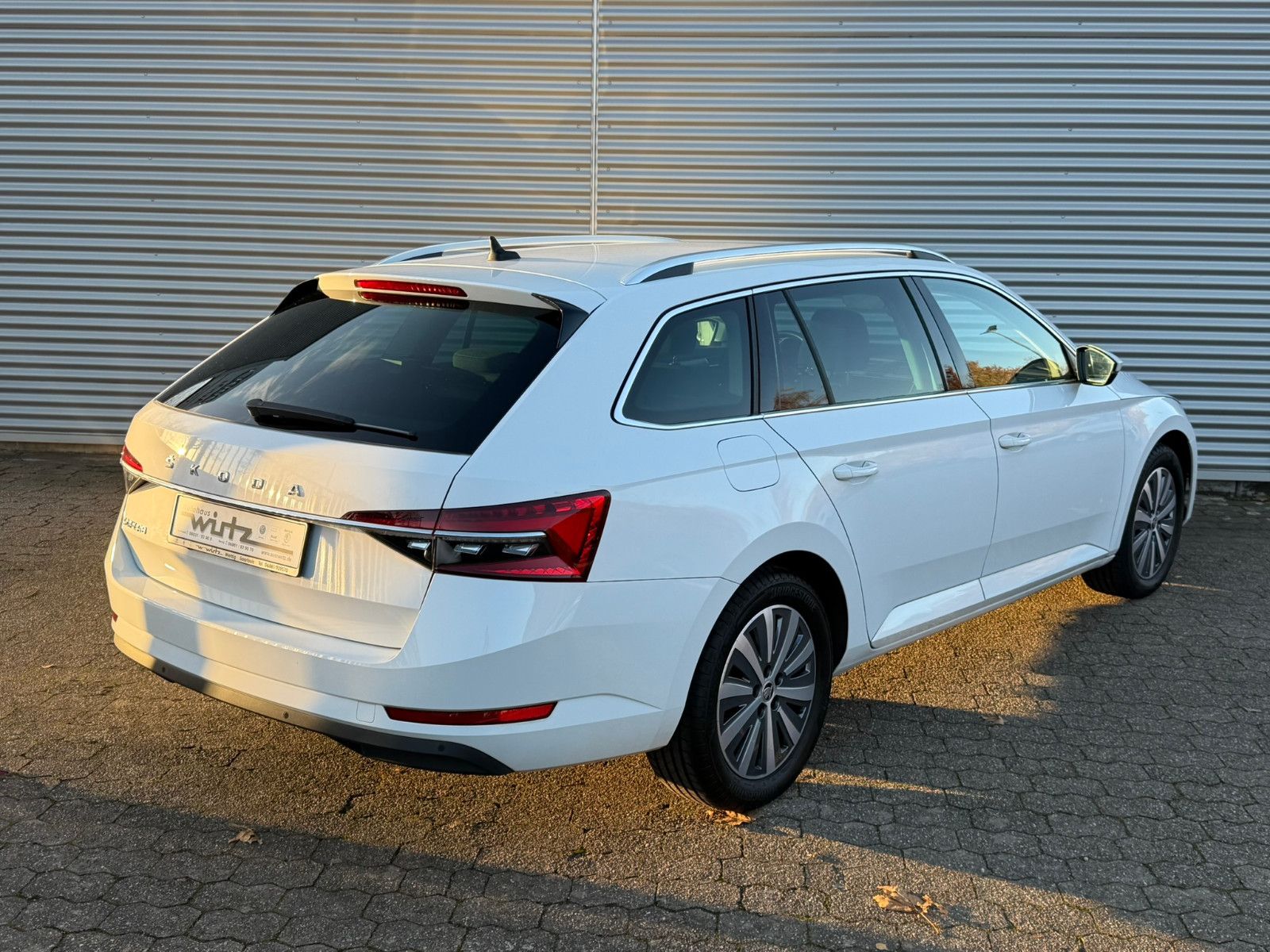 Fahrzeugabbildung SKODA Superb Combi Style SHZ Navi