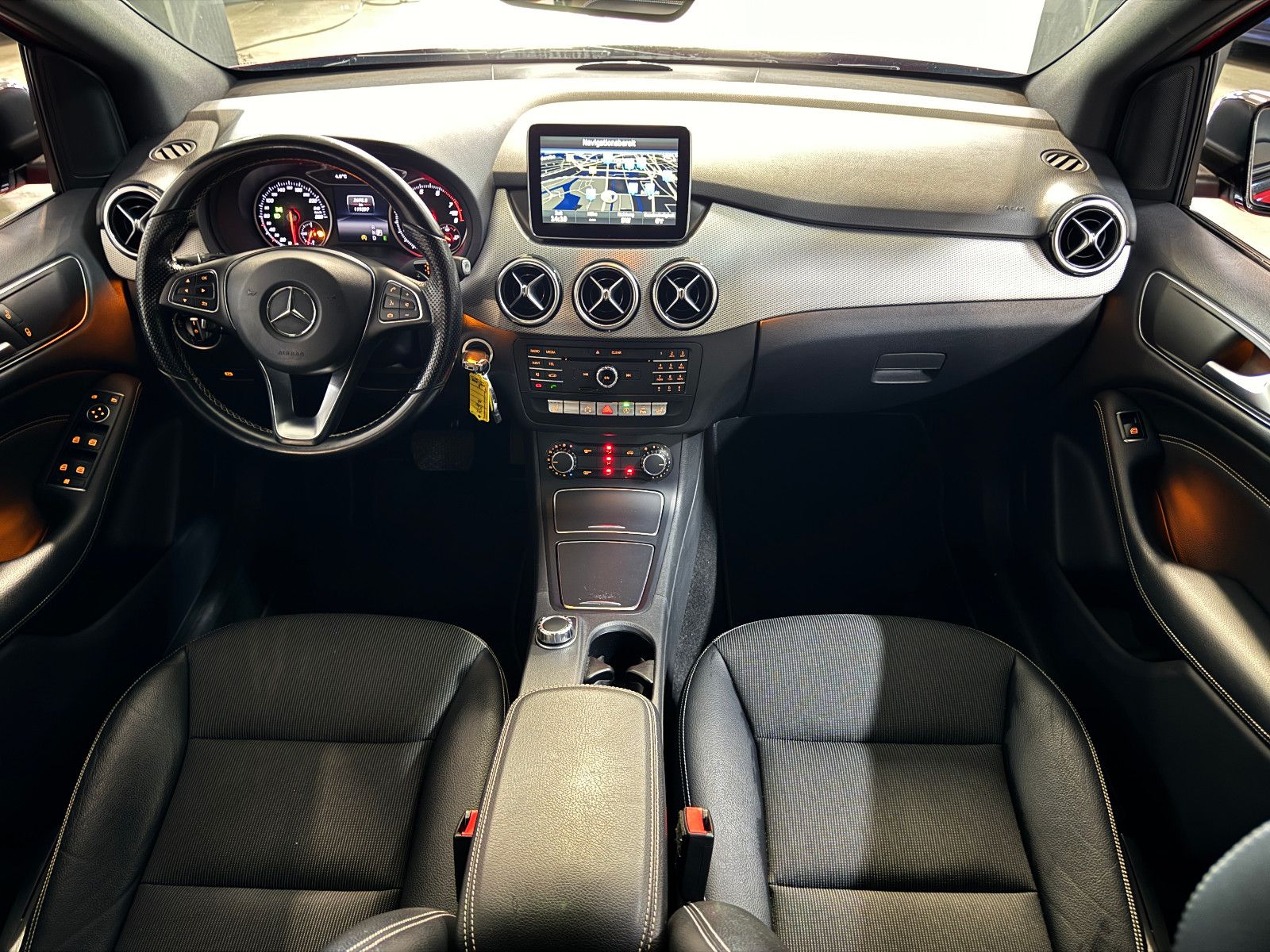 Fahrzeugabbildung Mercedes-Benz B 200 7G-DCT SPORTPAKET URBAN AMG NIGHT COMAND