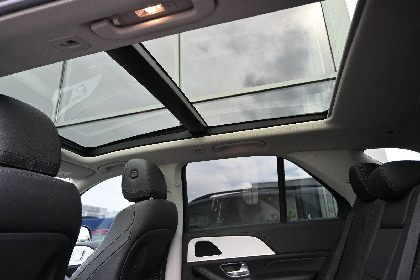 Fahrzeugabbildung Mercedes-Benz GLE 350 de 4MAT. AMG + NIGHT °ACC°AHK°PANO°HUD°