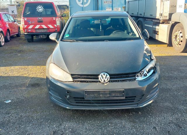 Volkswagen Golf VII Lim. Trendline BMT