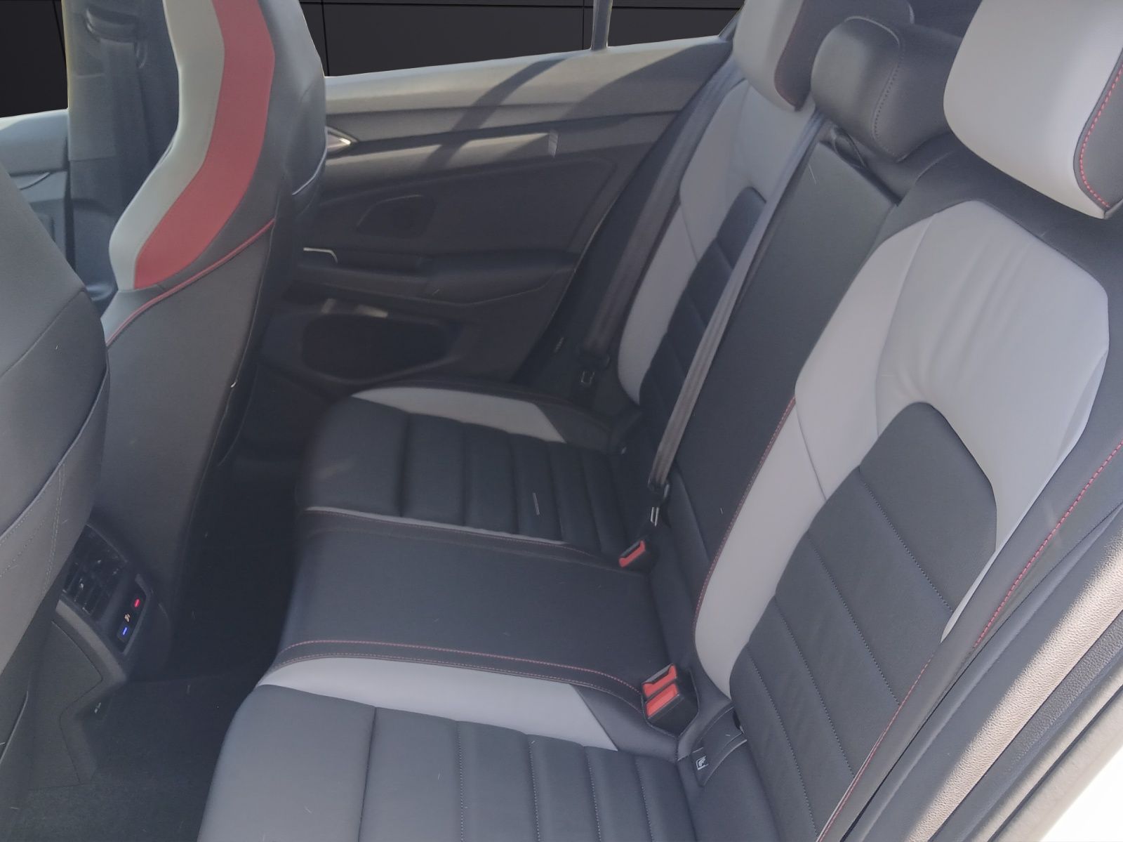 Fahrzeugabbildung Volkswagen Golf VIII GTI Clubsport Matrix Navi Leder Pano A