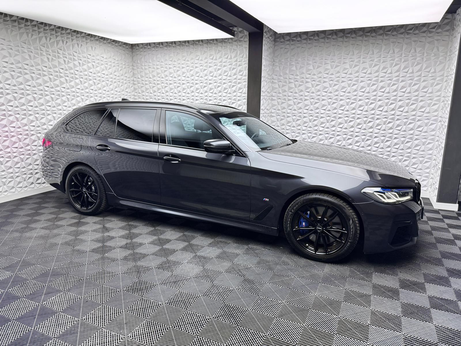Fahrzeugabbildung BMW d*M-PAKET*XDRIVE*LASER*PANO*AHK*ACC*HUD*RCAM