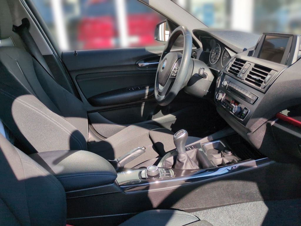 Fahrzeugabbildung BMW 116i Sport Line 8-fach
