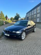 BMW E46 320i AHK - BMW 320 aus 2000: 320i E46
