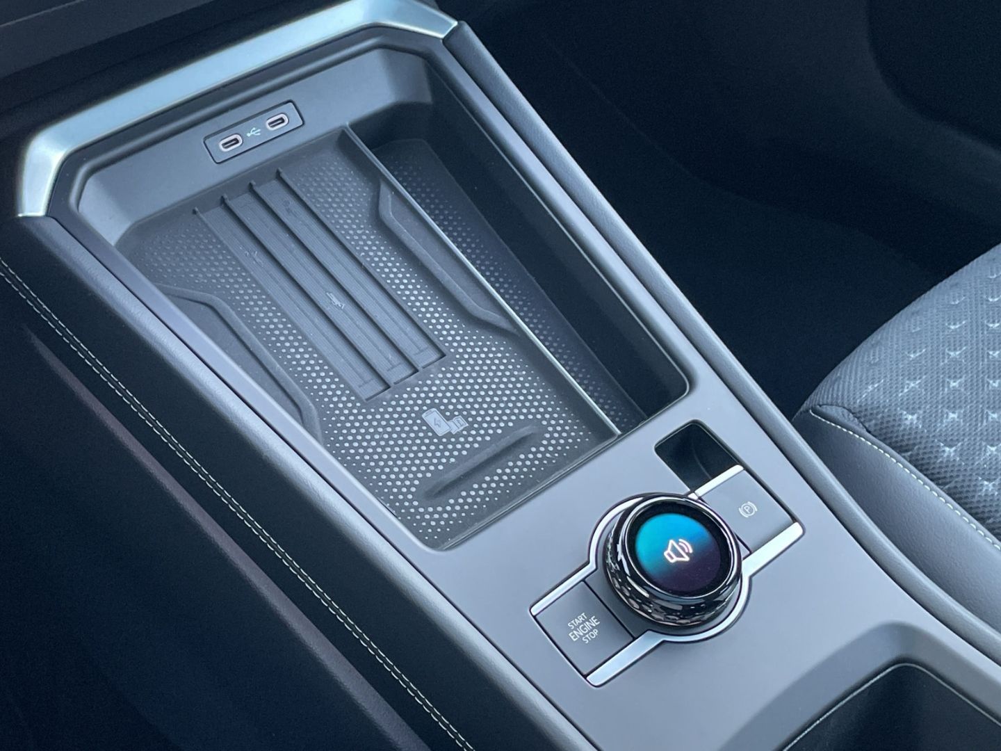 T-Roc R-Line 1.5 eTSI IQ.LIGHT/HUD/AHK/Pano/H&K 