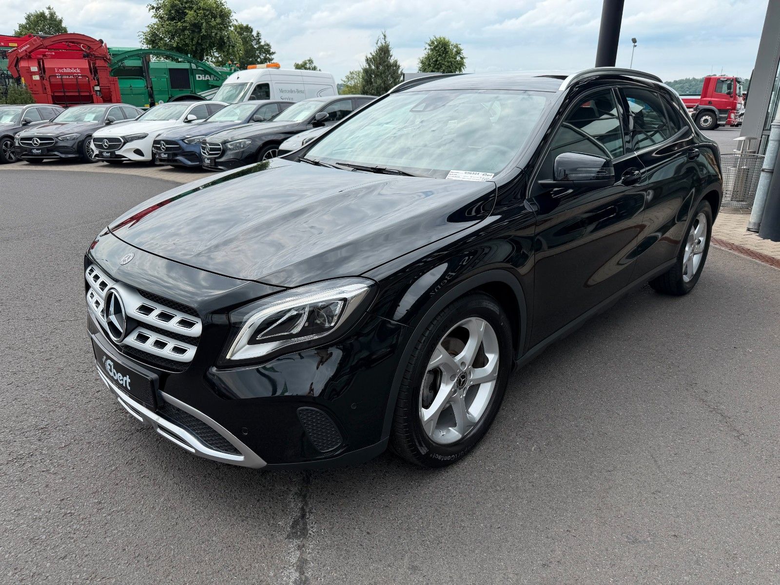 Fahrzeugabbildung Mercedes-Benz GLA 200 Progressive+RKamera+TotW+CarPlay+LED
