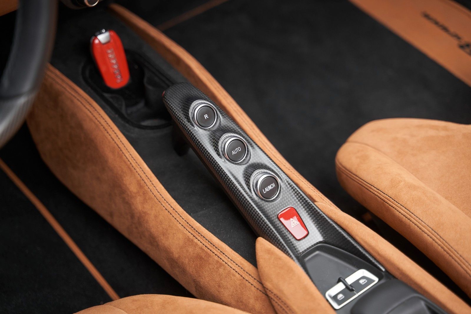 Fahrzeugabbildung Ferrari F8 Spider Carbon Racing Seats Display Lift LED
