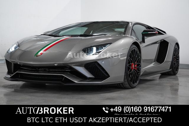 LAMBORGHINI Aventador