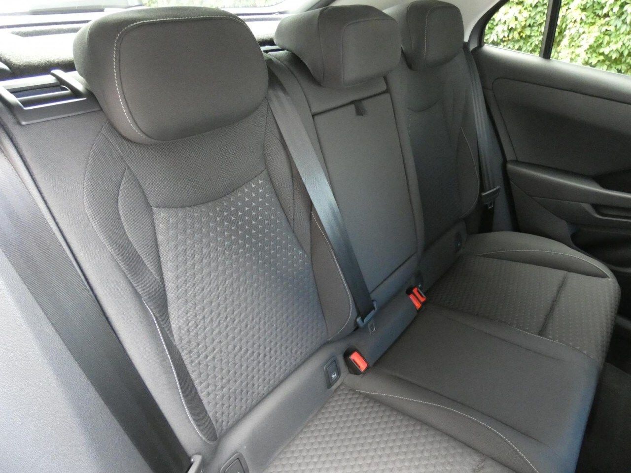 Volkswagen T-Roc Life T-Roc 1.5 eTSI DSG Life LED AHK SHZ R foto 5