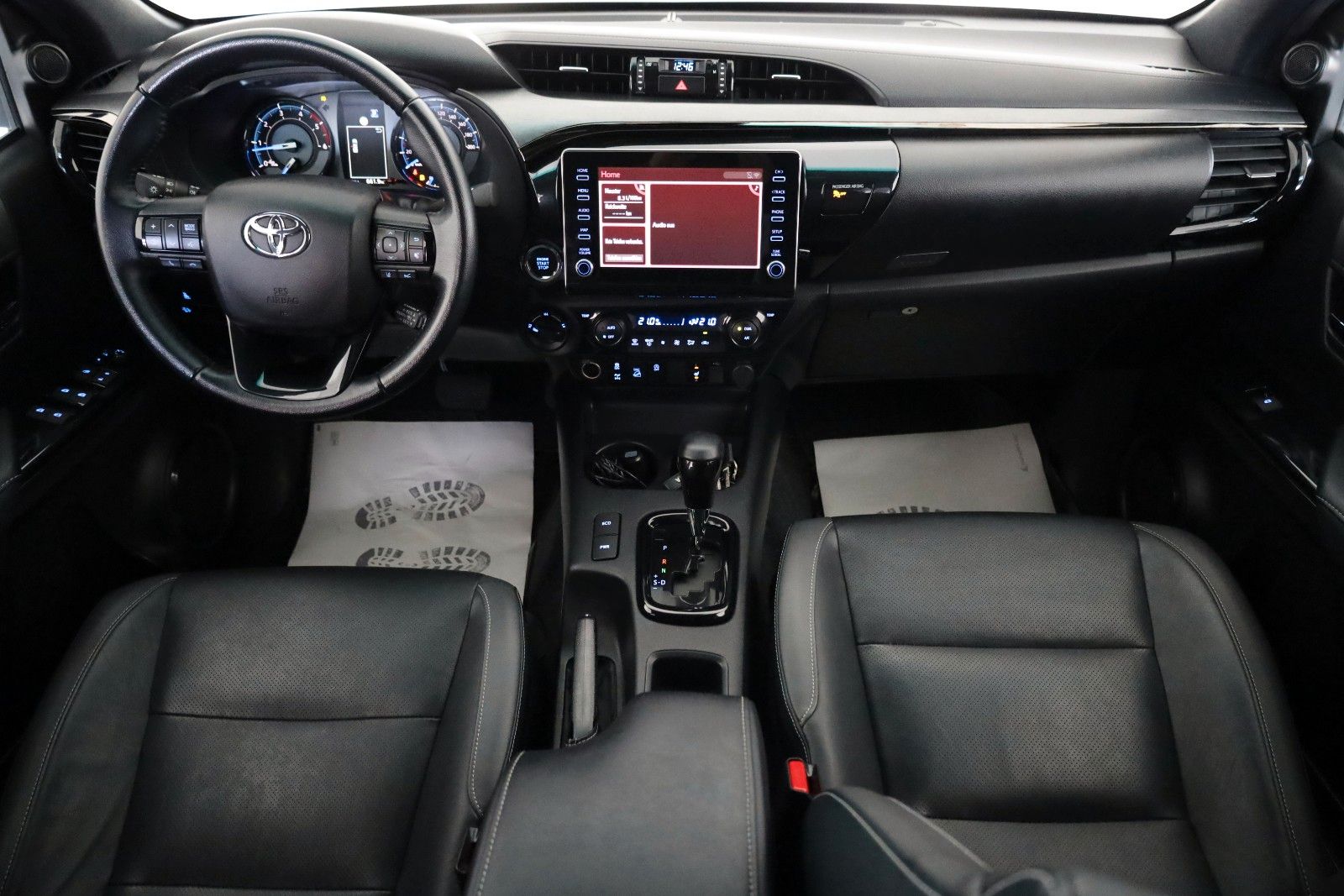 Fahrzeugabbildung Toyota Hilux 2.8D-4D Invincible,Kamera,CarP,HardTop,AHK