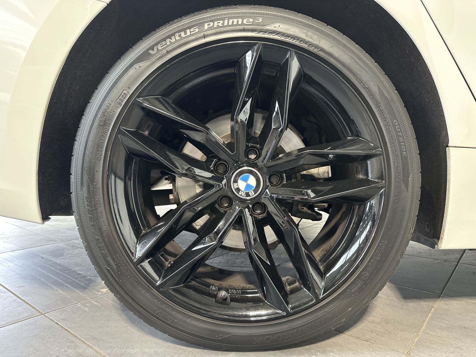 Fahrzeugabbildung BMW 318d Advantage Aut. NAV+LED+SHZ+PDC+TEMPOMAT+2Hd