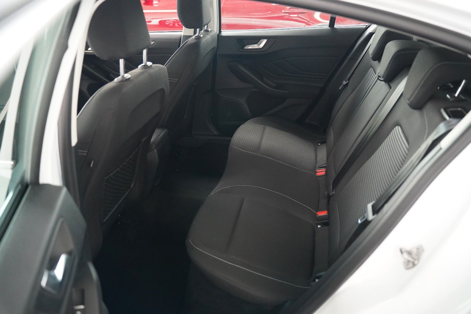Fahrzeugabbildung Ford Focus Titanium Hybrid, Winter P,. AK  PP vo+hi