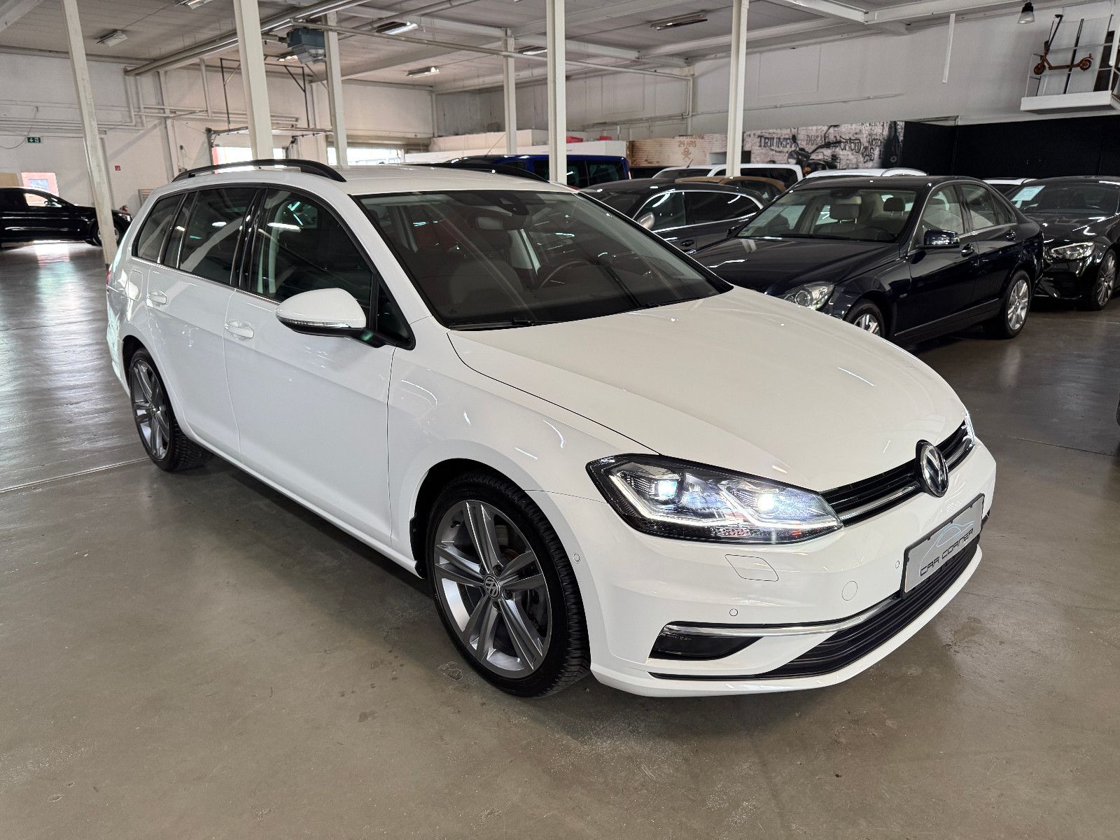 Fahrzeugabbildung Volkswagen Golf VARIANT 2.0 TDI DSG R-LINE SPORTPAKET VOLL