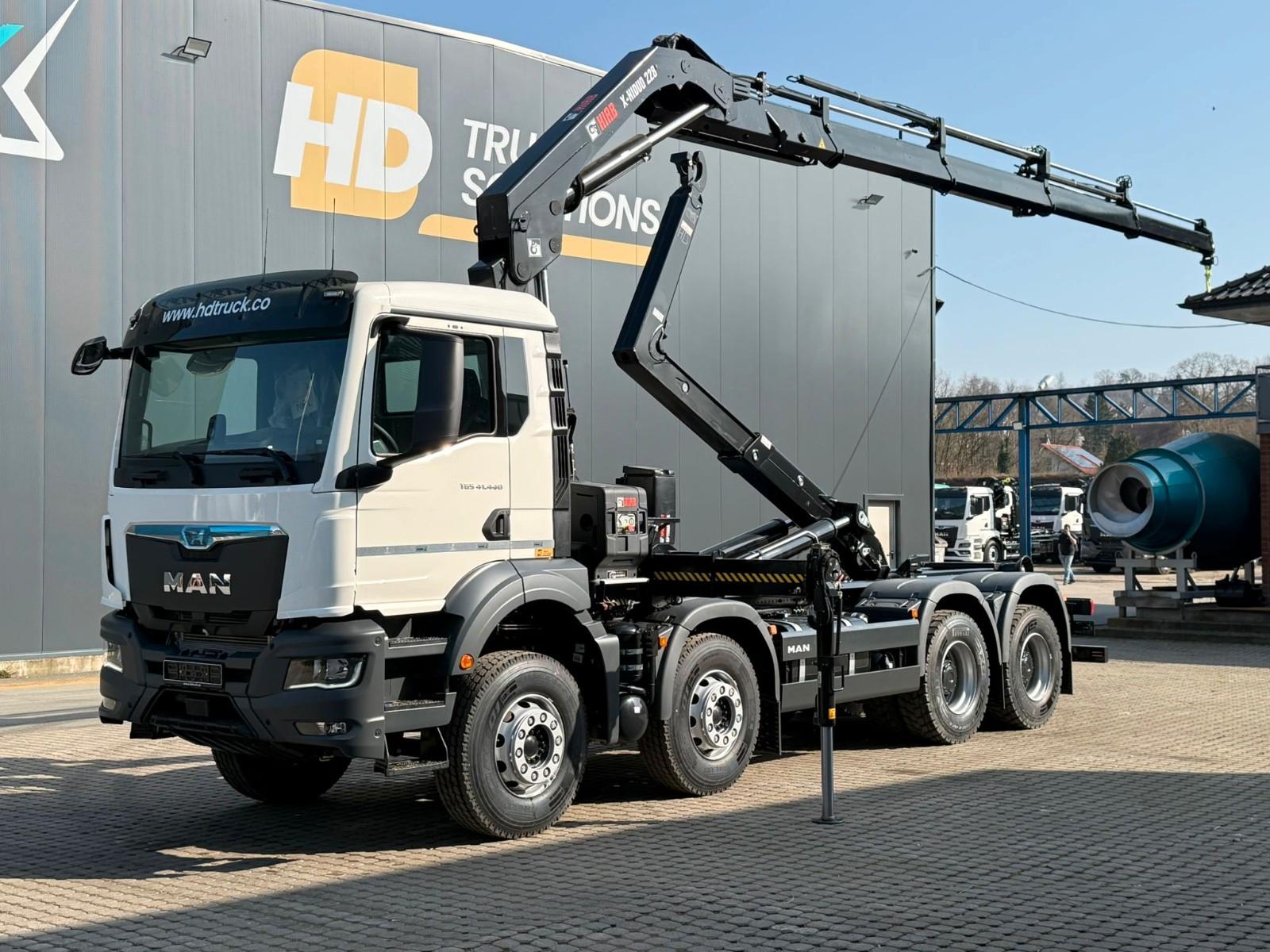 MAN TGS 41.440 8x4  Abrollkipper + Kran HIAB 228-4