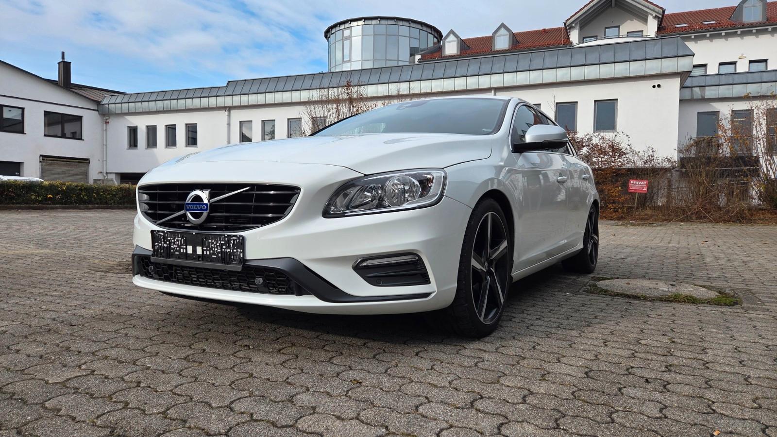 Volvo V60 Momentum R Design