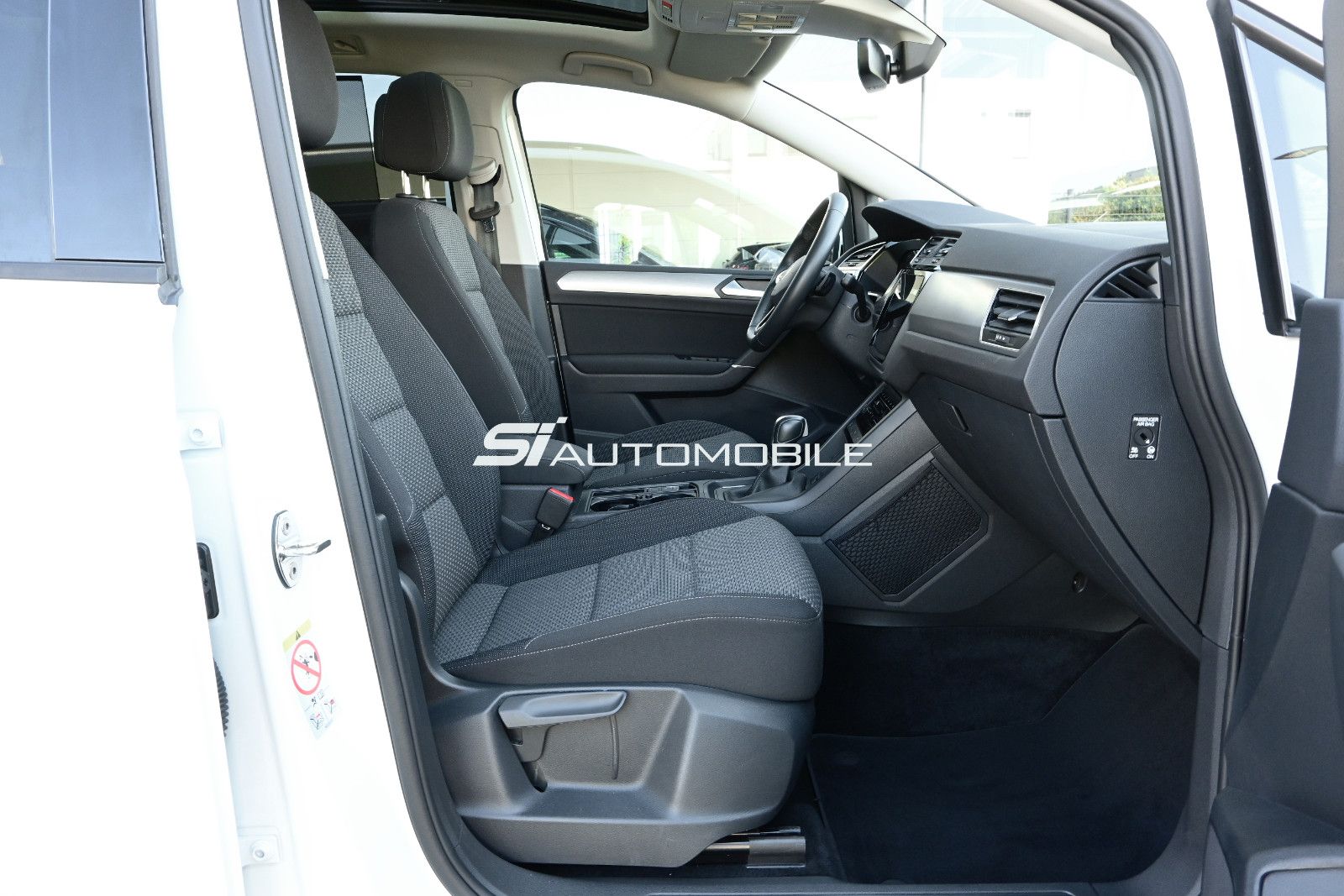 Fahrzeugabbildung Volkswagen Touran 1.5 TSI DSG °ACC°AHK°DYNAUDIO°PANO°STANDH